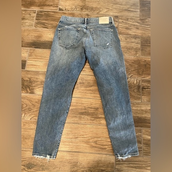 Abercrombie and Fitch women’s jeans - Picture 2 of 4